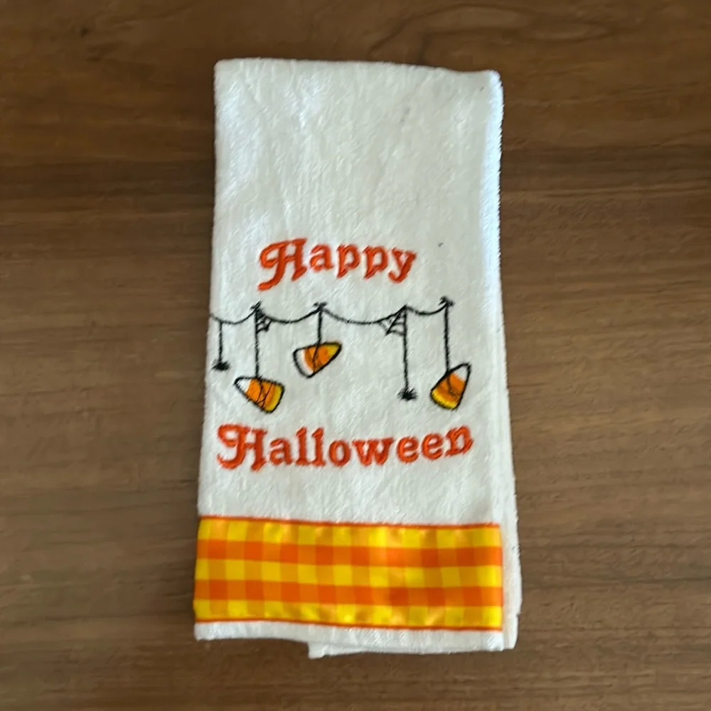 Halloween fingertip towel